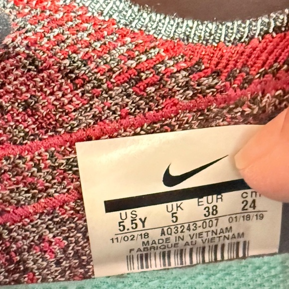 Nike Epic React Flyknit 2 Running Shoe Gray, Red - Picture 6 of 7